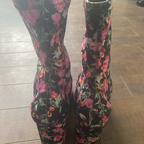 Steve Madden Lombard Floral Sock boots - Picture 11 of 15